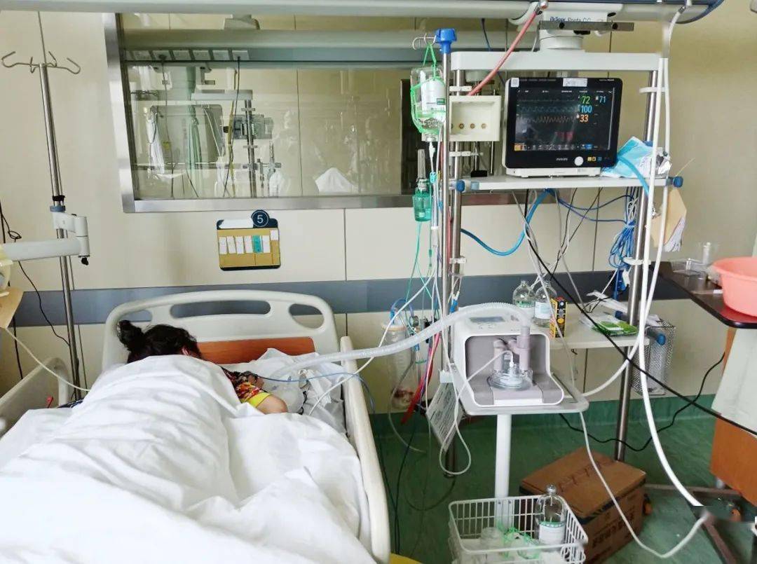 早期俯卧位加高流量氧疗,一重症新冠患者顺利出院_周浦_阿姨_邓星奇