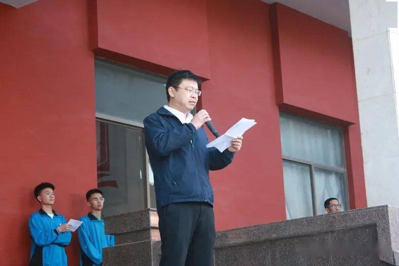 踔厉奋发 勇毅前进 |平阴一中举行复课复学升旗仪式_高一_方能行_疫情