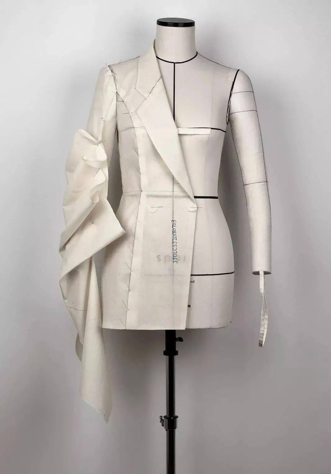 (创意结构全靠立体造型)_裁剪_服装_人体