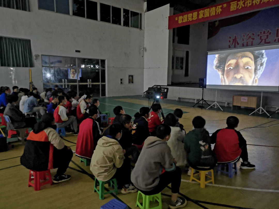 与此同时,为迎合青少年特殊群体的观影需求,在丽水市特殊教育学校一场