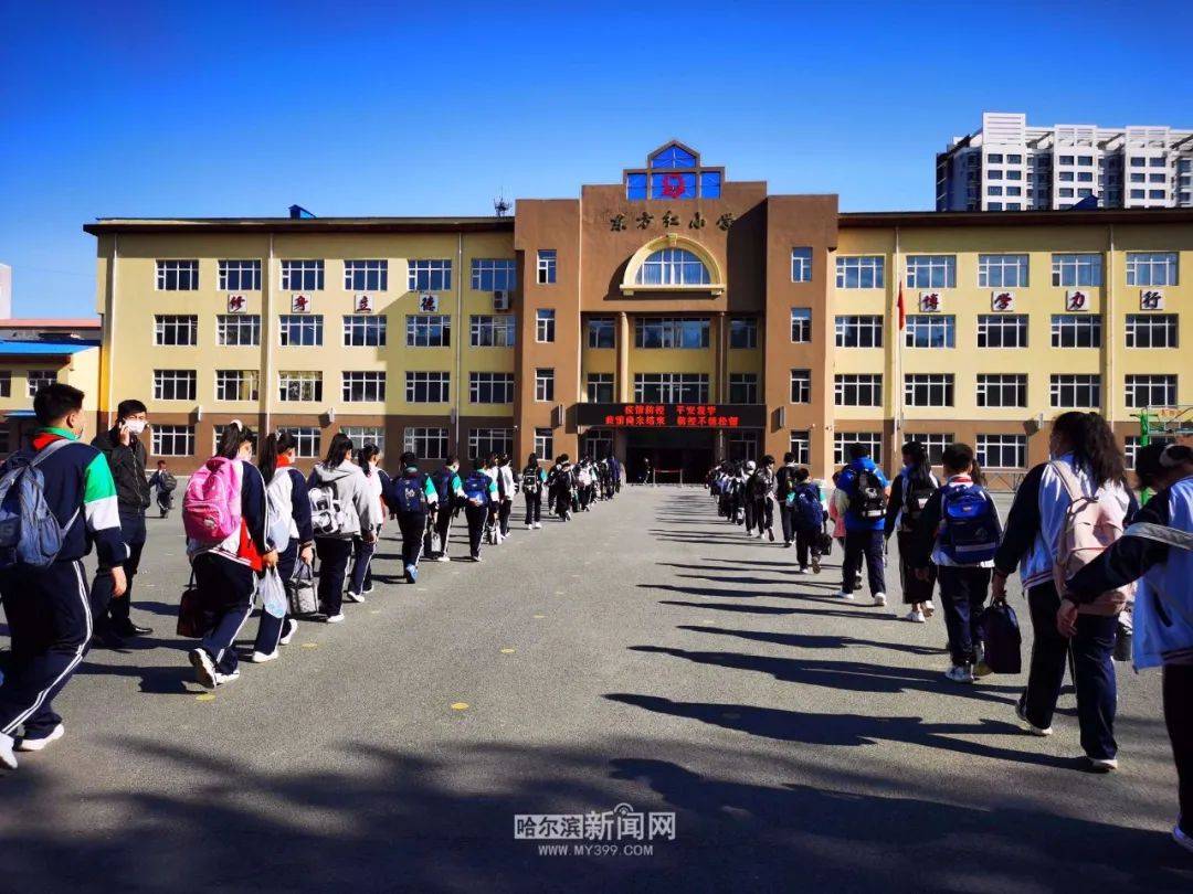 三小学来源:哈尔滨新闻网孙姬 吕建军 记者:刘洋 刘姝媛 孙岩手机记者