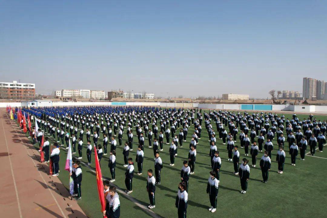 巴彦淖尔市衡越实验学校 坚持"做有温度的教育 办负责任的学校"的办学