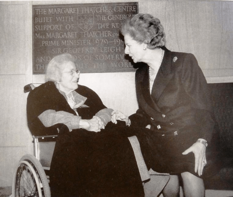 多萝西·霍奇金_萨默维尔_女