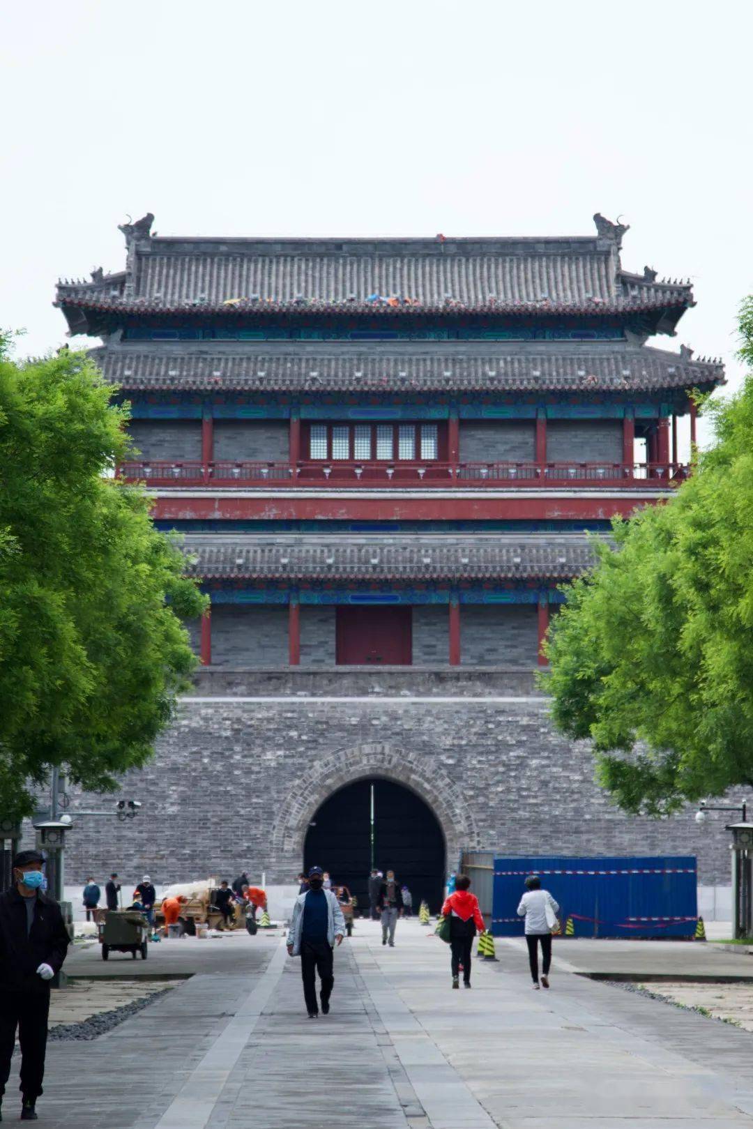 主建筑包括城台,箭楼,瓮城等,永定门始建于明嘉靖三十二年(1553年)闰