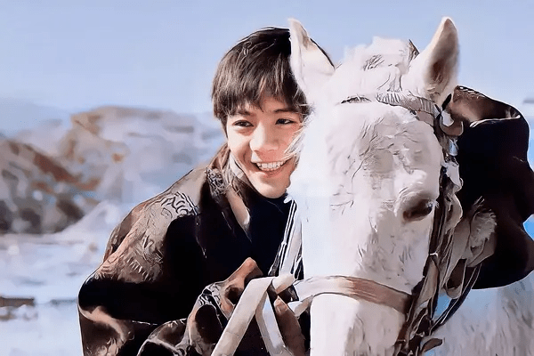 赛马王子丁真背后是一个多彩的马背上的民族