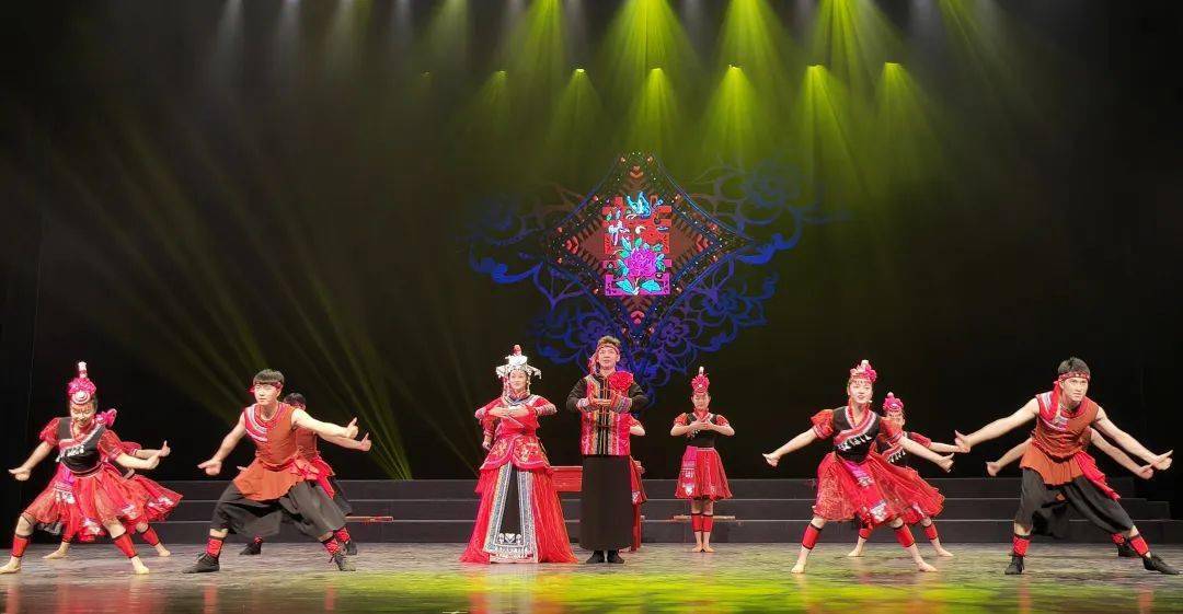 的歌曲演绎呈现出多姿多彩的畲族文化畲歌表演特色的畲族舞蹈畲族歌舞