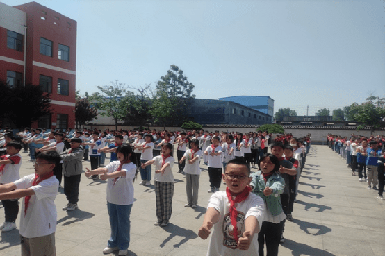 中国少年先锋队手势舞图片