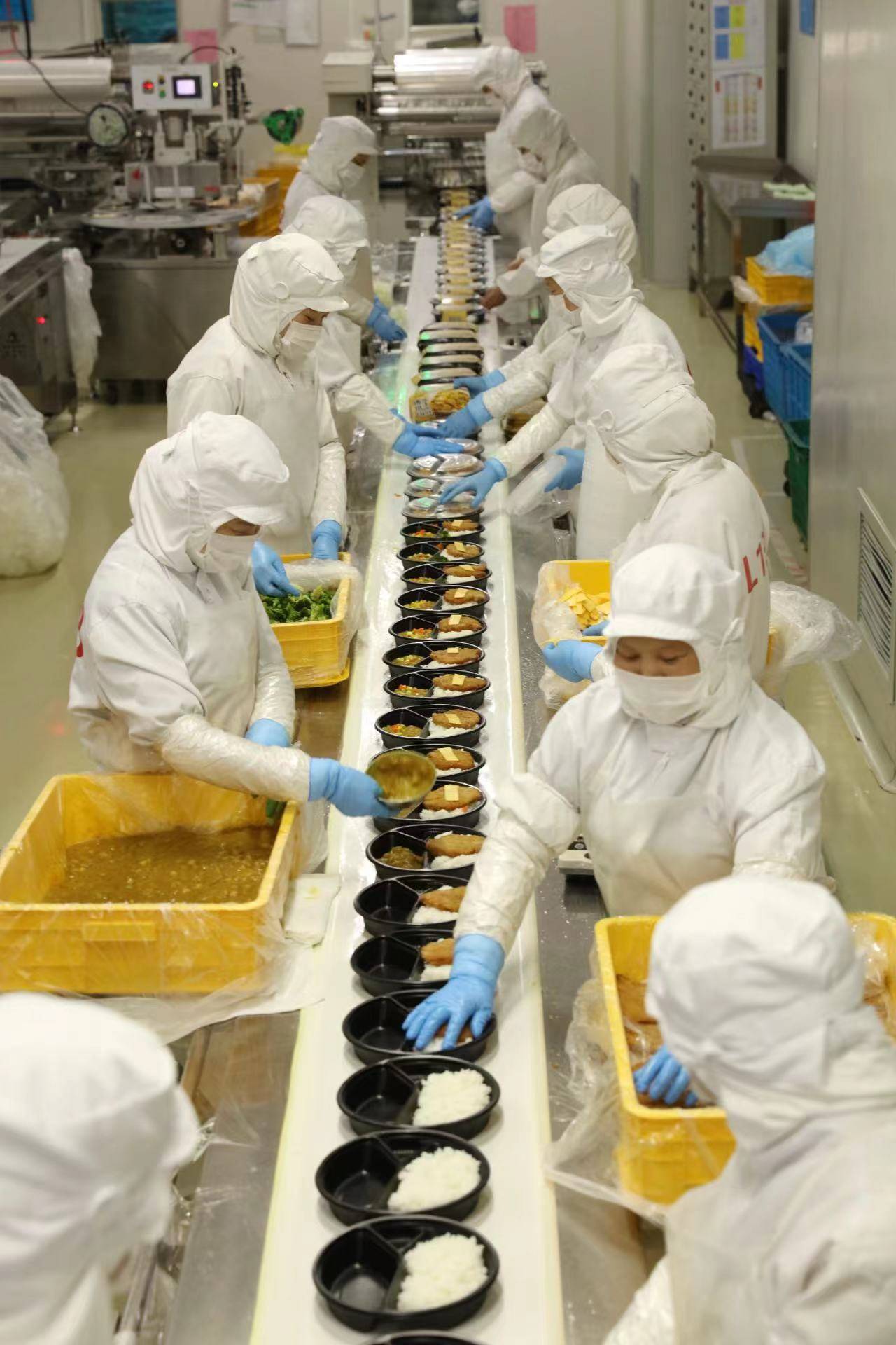 3月27日晚,上海鑫博海农副产品加工有限公司就紧急召回500多名员工