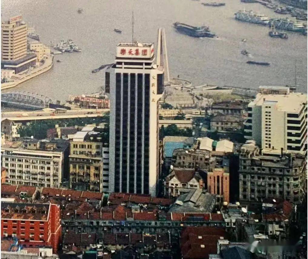 今已拆除的文汇大厦摄影:陆杰图片来自@魔都人文漫谈 公众号今日虎丘