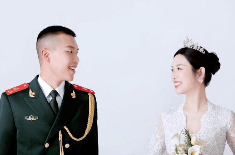 前方高甜预警!兵哥军嫂来集合,一起发糖甜蜜蜜~