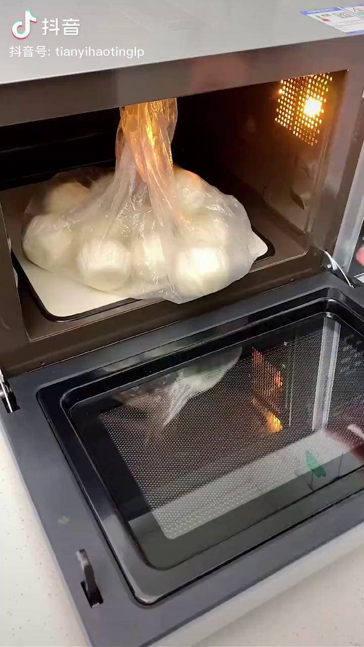 剩菜剩饭不要直接放微波炉加热了赶紧用这个微波炉专用蒸笼加热出来的