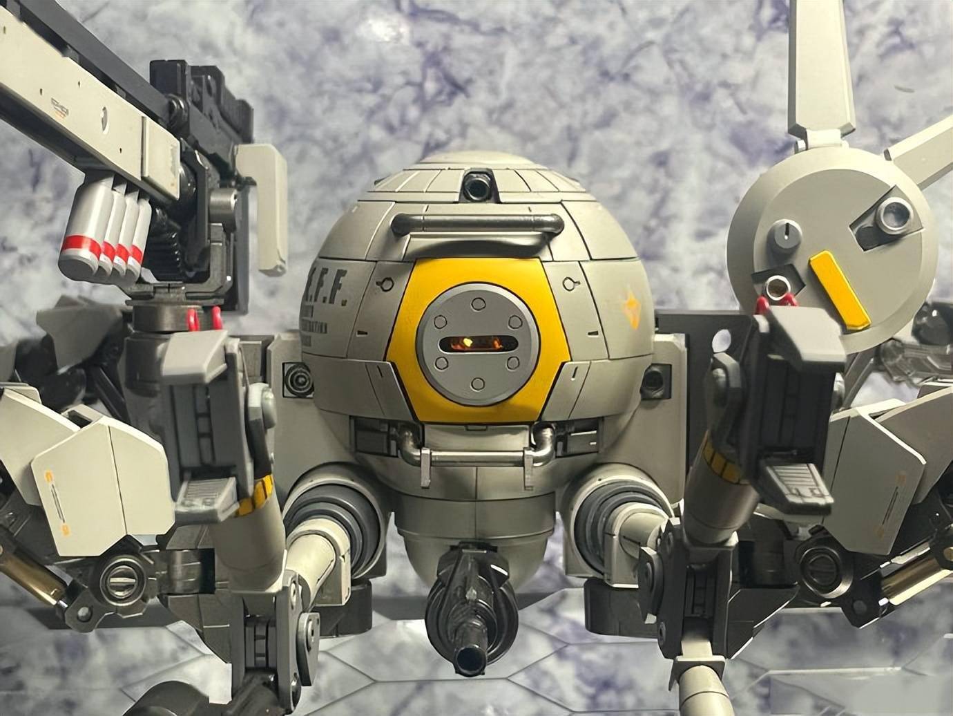 多装备搭载机动战士高达mg比例多足铁球模型