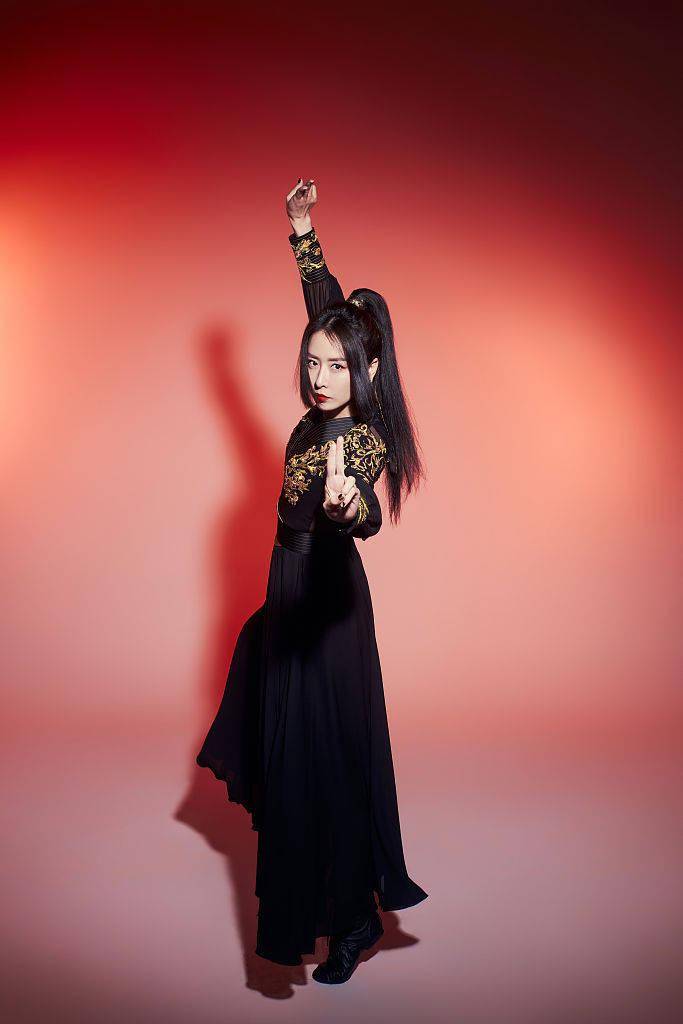 毛俊杰参加《乘风破浪》 初舞台《沧海一声笑》尽显侠女风范_写真照