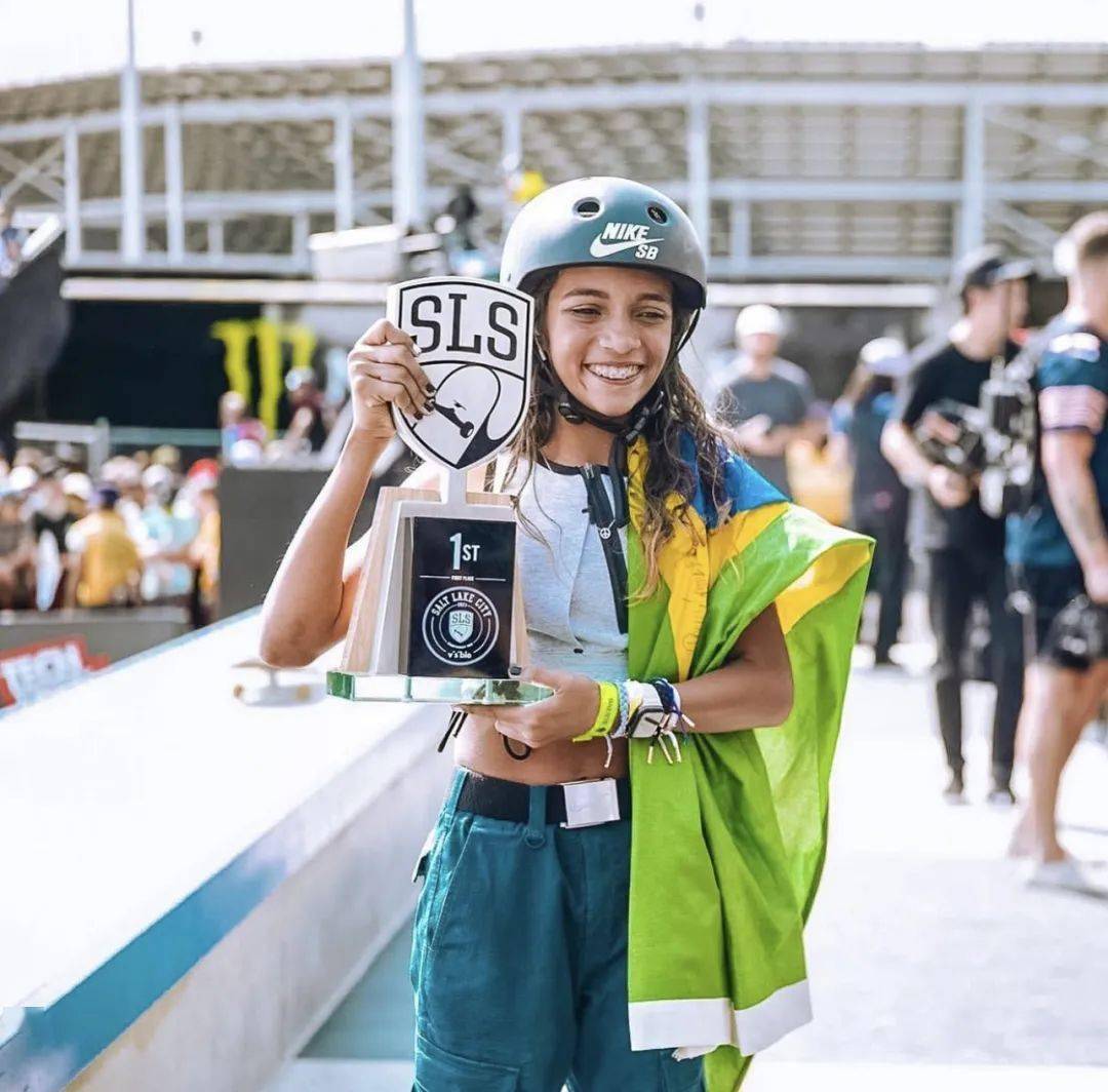 滑板小仙女 rayssa leal 晋升 april 职业滑手!_赛事_oneill_巴西站