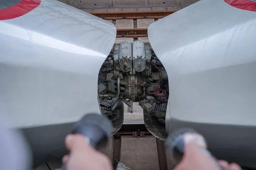 车钩_列车_过渡