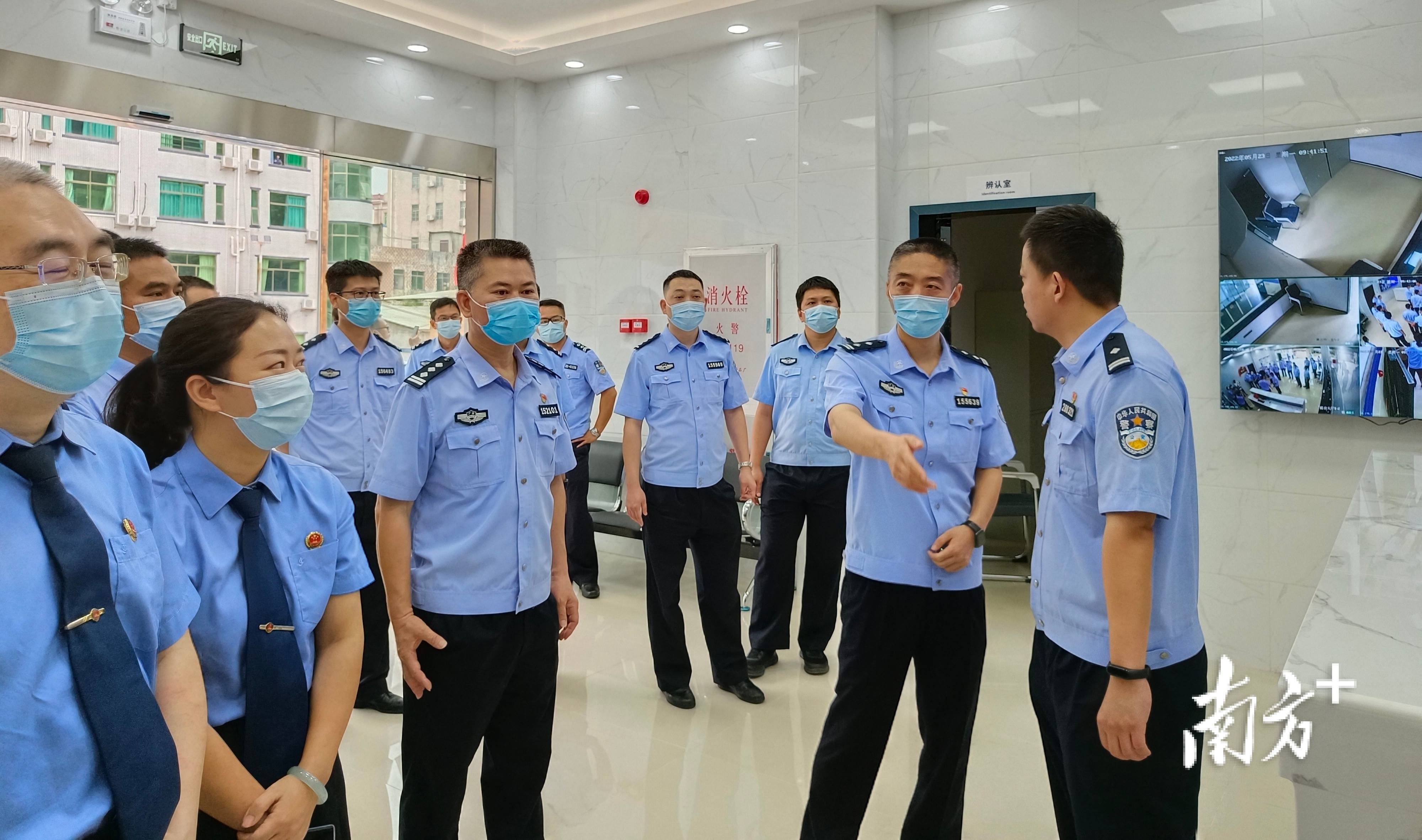 樟木头公安分局执法办案中心揭牌_朱晋_庆祥_朱礼