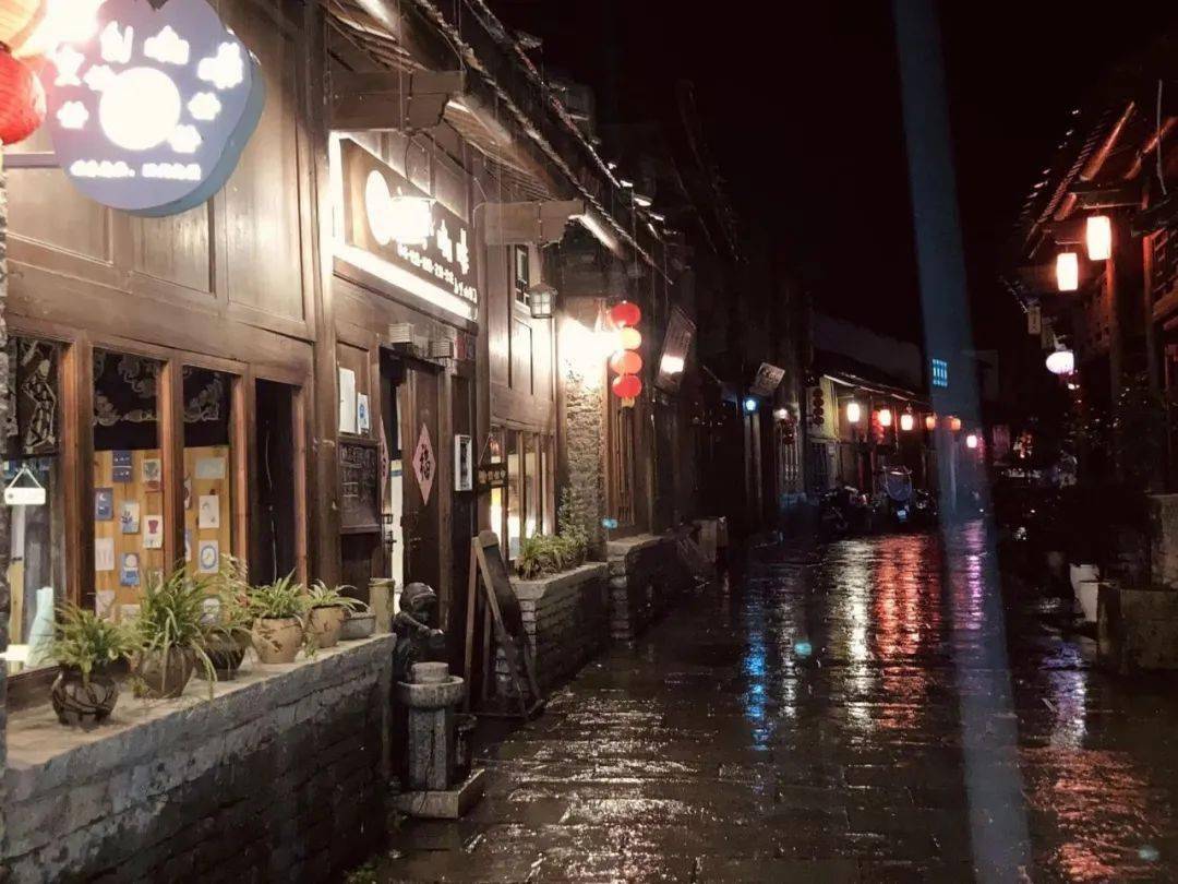 雨天,邂逅一座古镇,你一定会爱上这里!_旧州_屋檐_雨景