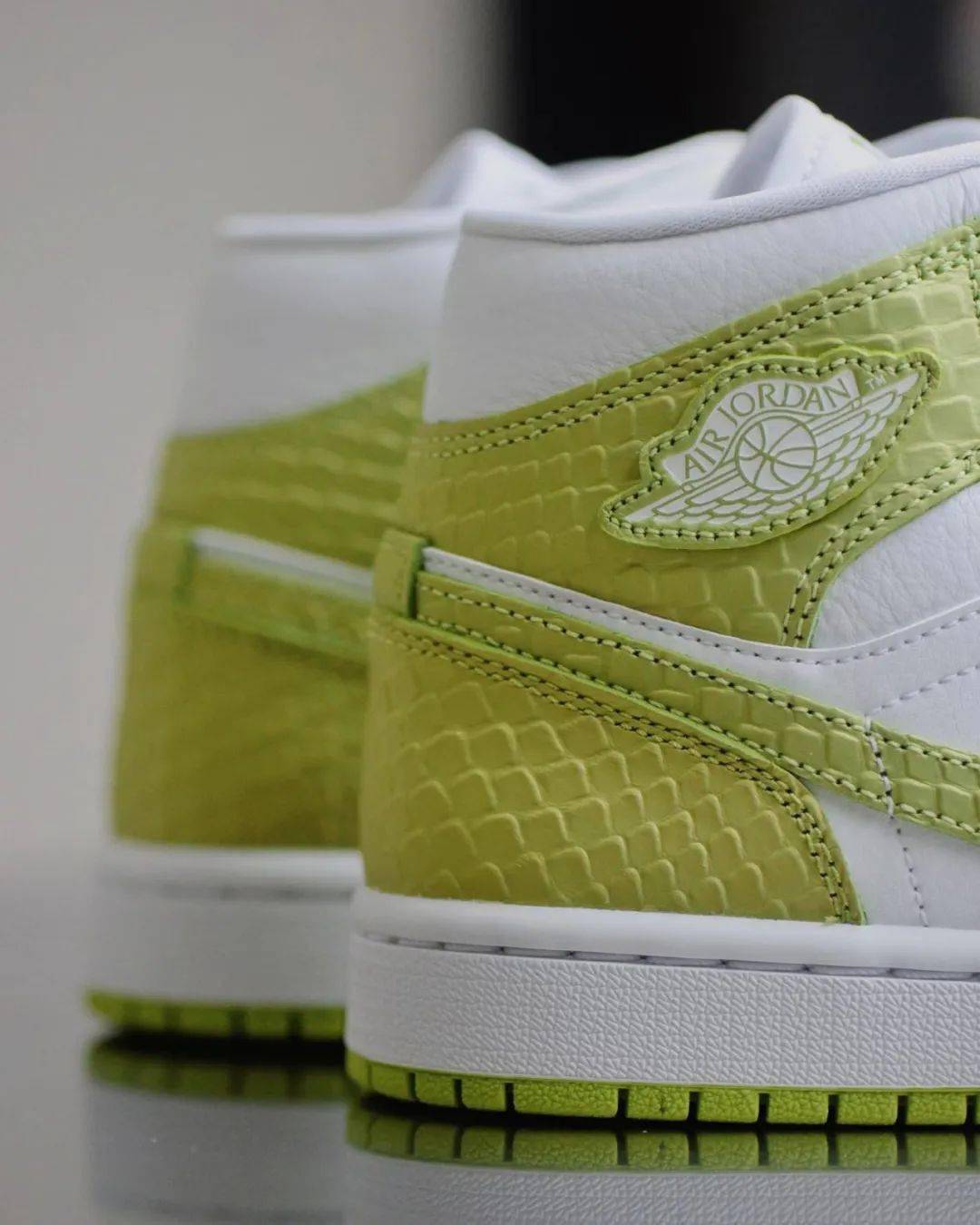 67soar新品預覽airjordan1midsegreenpython