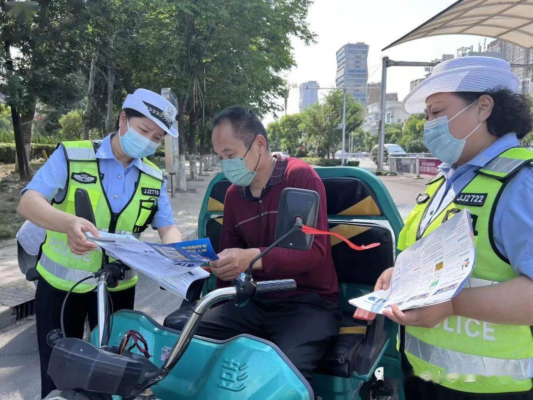 電動車上牌,戴頭盔!永年交警在行動_自行車_宣傳_進行