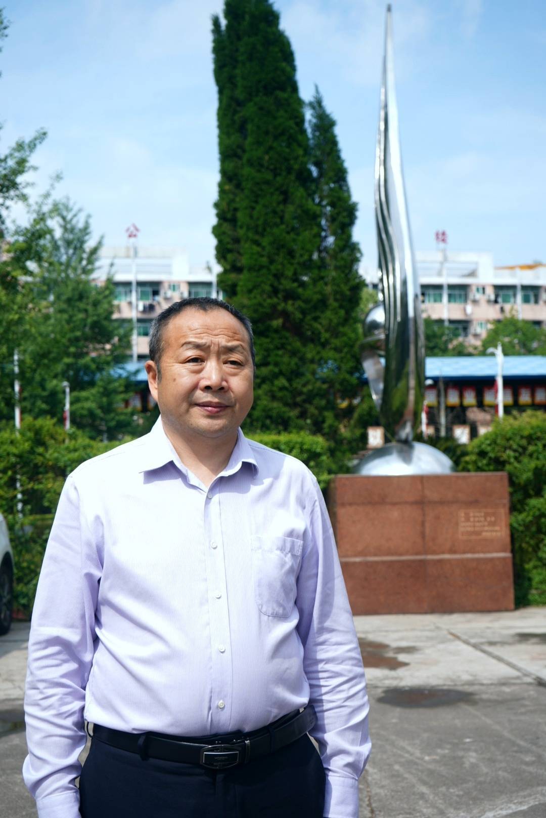 资阳市安岳中学教师陈家武:继续做"晨兴理荒秽,带月荷锄归"的"教育