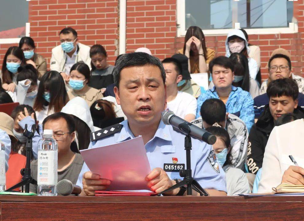 永威学校举行法治副校长聘任仪式暨法治教育讲座_蔡林森_申芳_法律