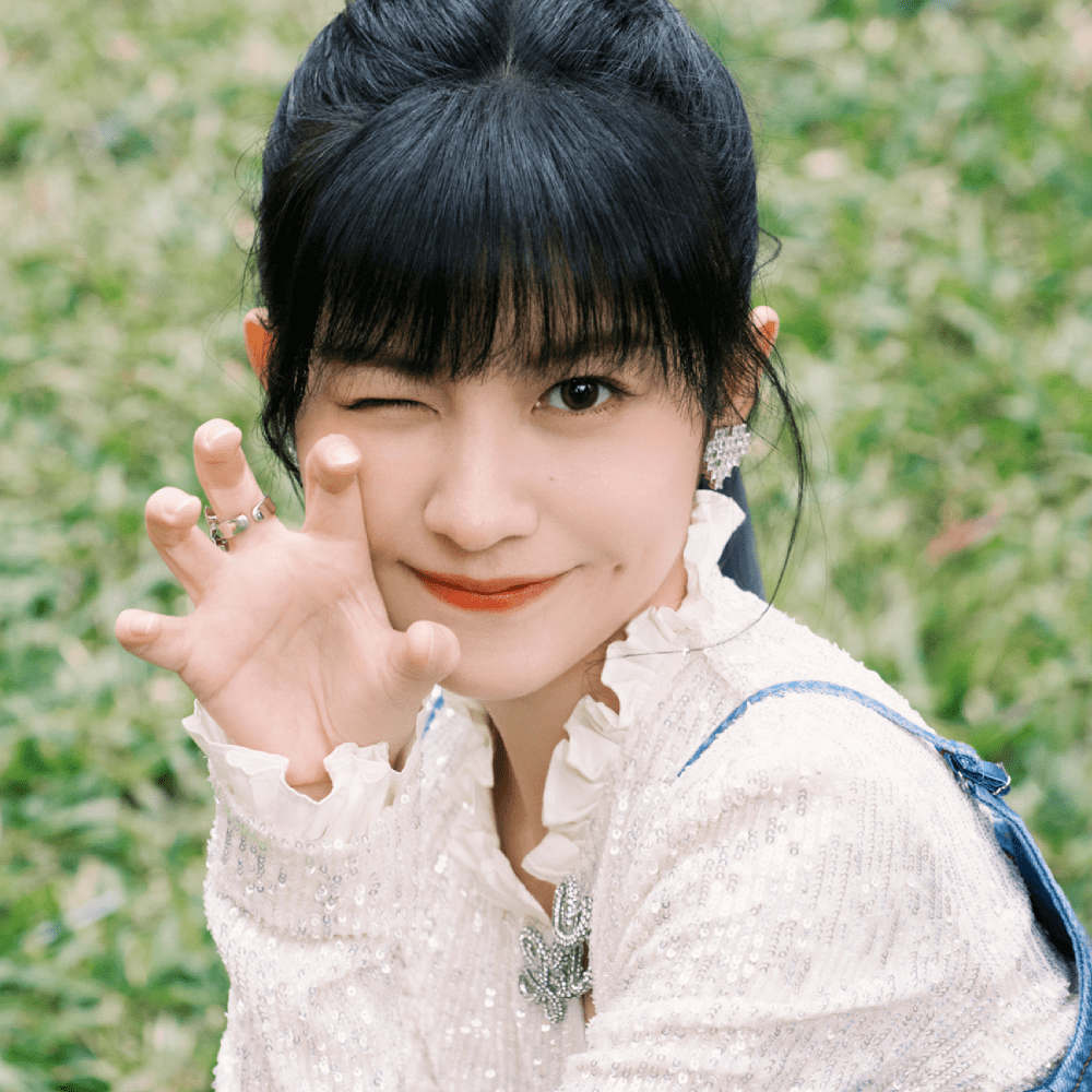 这100 张招桃花头像,你还没用上吗?_沁源_虞书欣_赵今麦