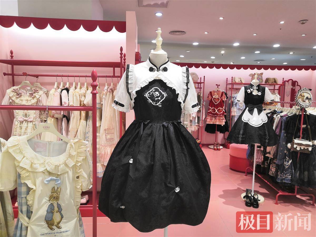 "三坑"经济从线上走向线下_lolita_服饰_制服