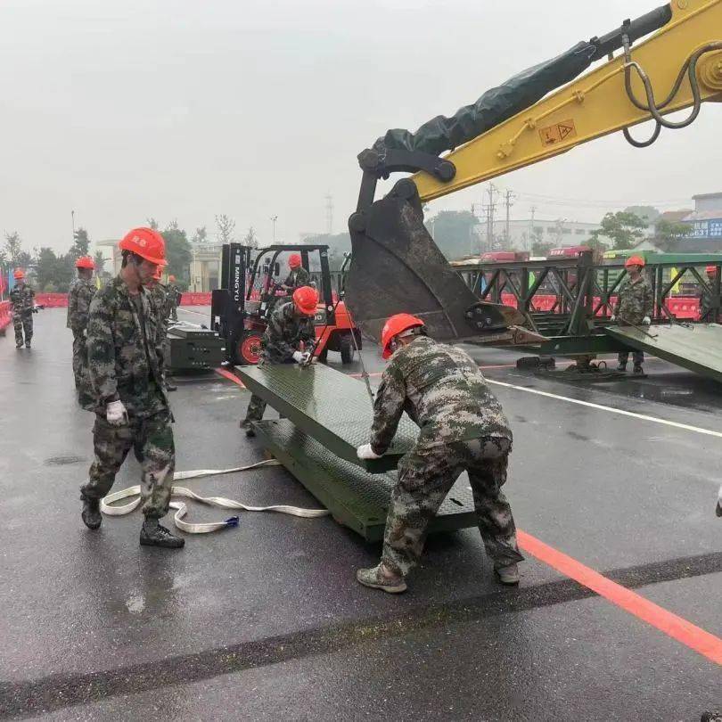 水毁公路中断?衢州公路人2小时架设完成应急通道桥!