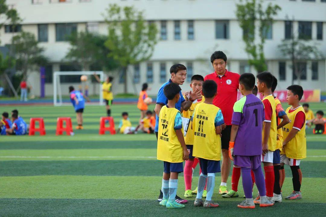 绿欣夺冠,旗小居亚!里水足球小将横扫南海区学生足球联赛!