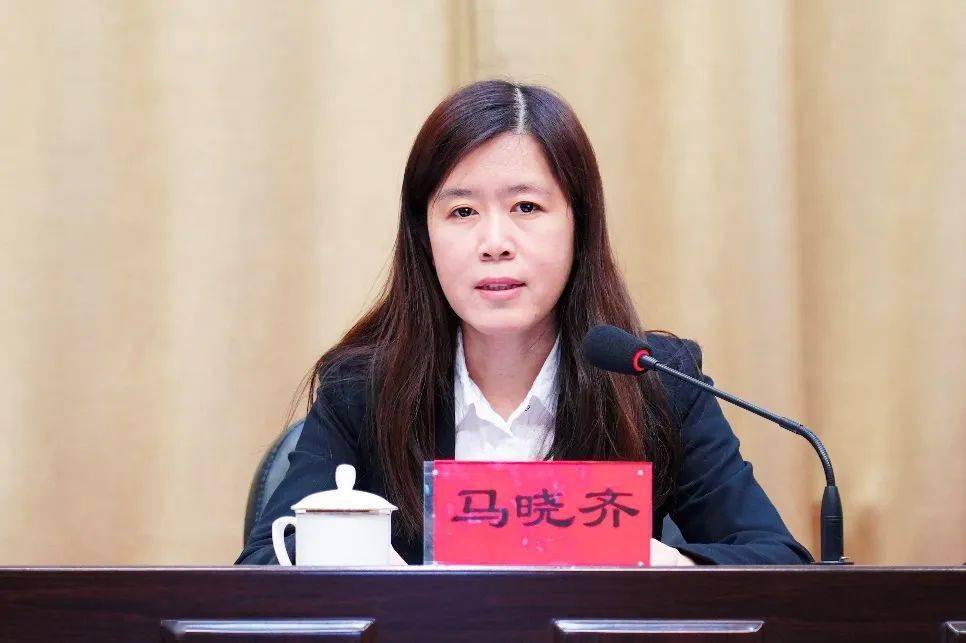 区委常委,宣传部长马晓齐向获得表彰的同志表示祝贺,希望受表彰的个人