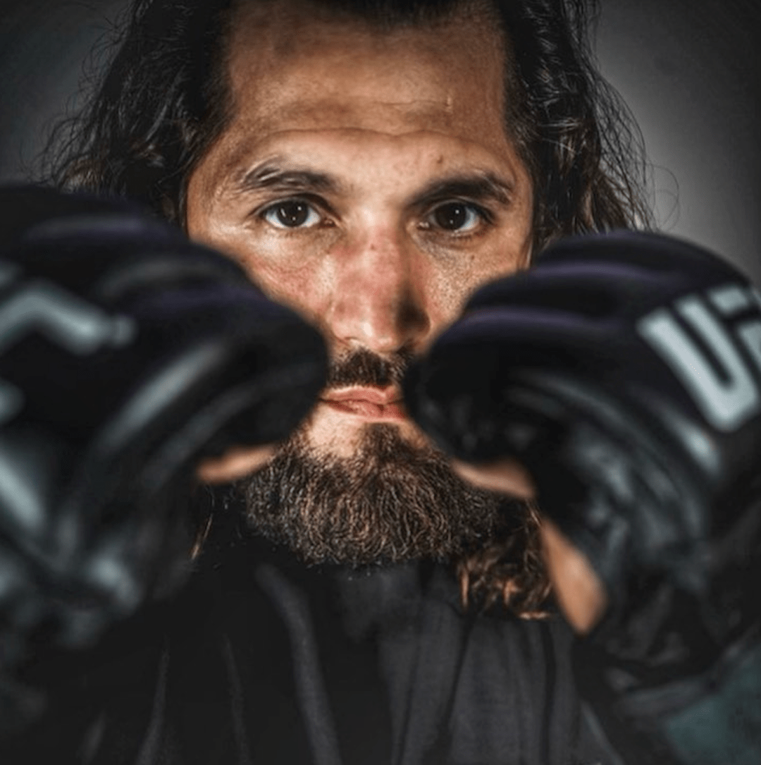 马斯维达尔在ufc251和ufc261中连续两次挑战次中量级冠军卡马努-乌斯