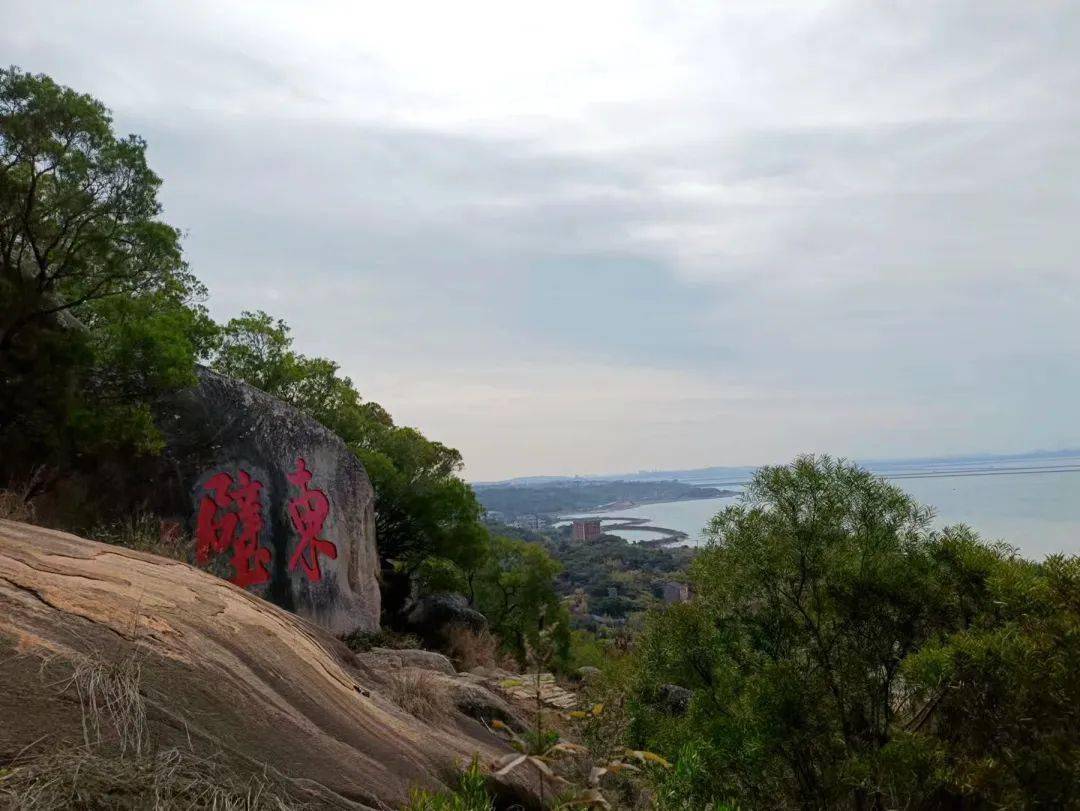 福清東壁島山海一瞥餘險峰發動東壁島鄉賢集資興建的九使山公園九使山