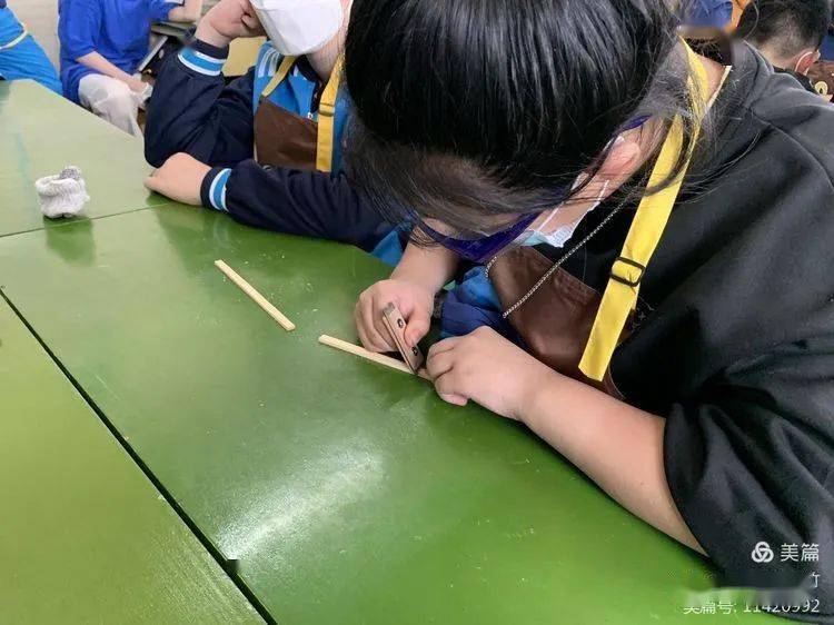 【校园新闻】小铅笔,大梦想——新市场小学劳动课程之制作铅笔_教育