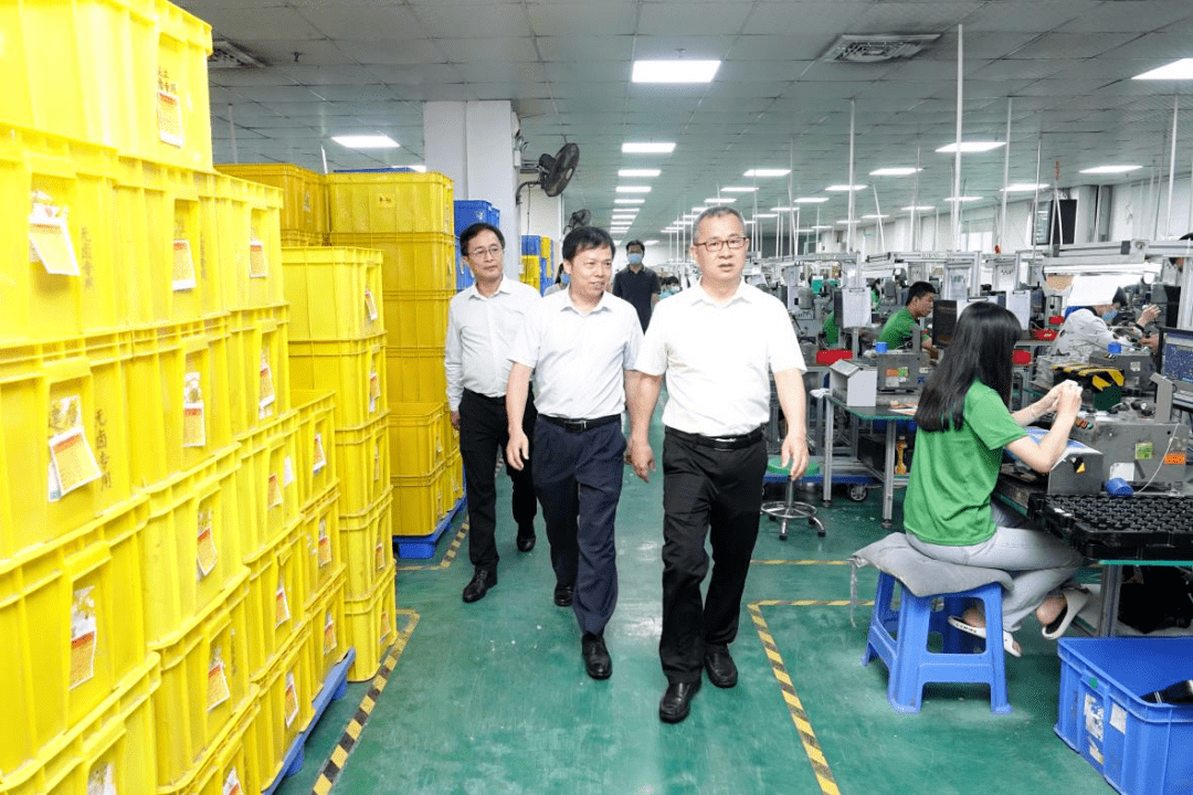 在北海市建准电子有限公司,孔凡和陆忠进一行详细了解