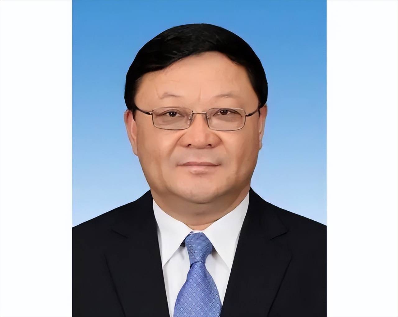 他当选越南国家主席，曾是越共历史上最年轻中央书记处书记|越南_新浪财经_新浪网