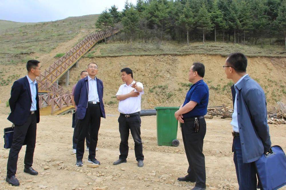 朱始建一行先后到岷县胜通机动车驾驶员培训学校,岷县福永公交运输