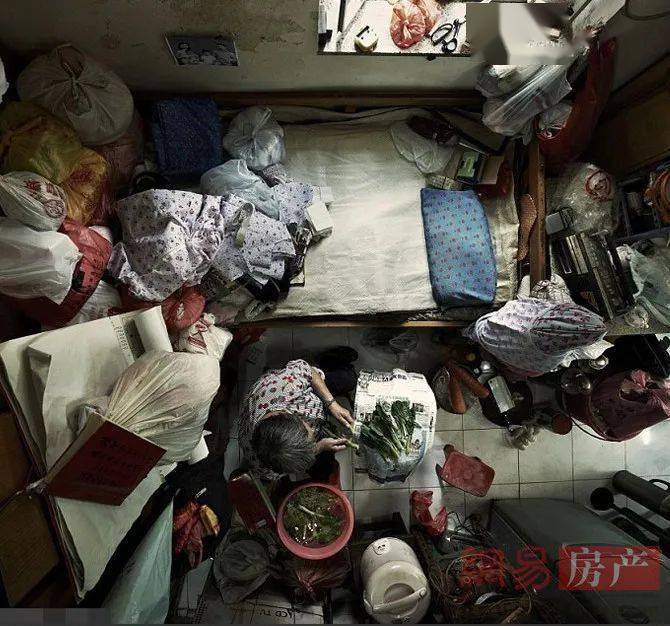 上海情侣蜗居5平米出租屋照片流出戳穿了多少人不敢说出口的残酷真相