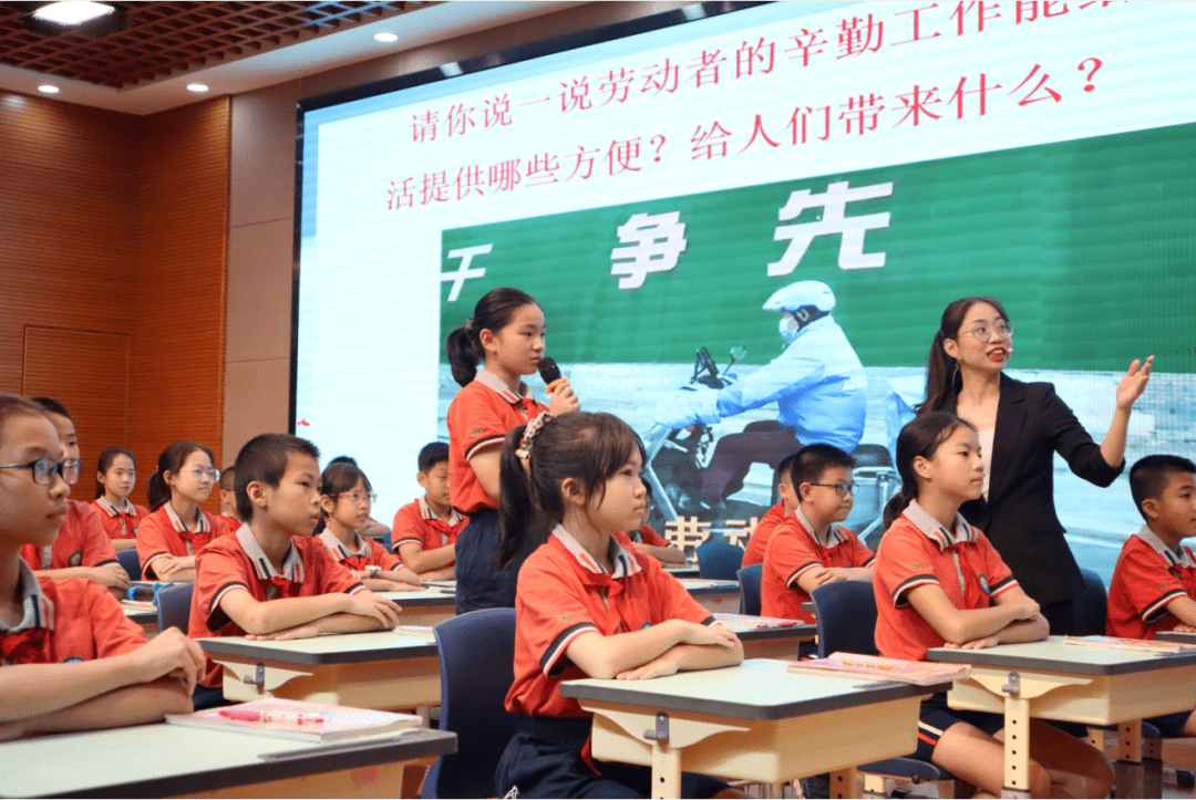 活動伊始,華興小學李燕娣,景賢小學關樂怡,江門市勞動教育指導