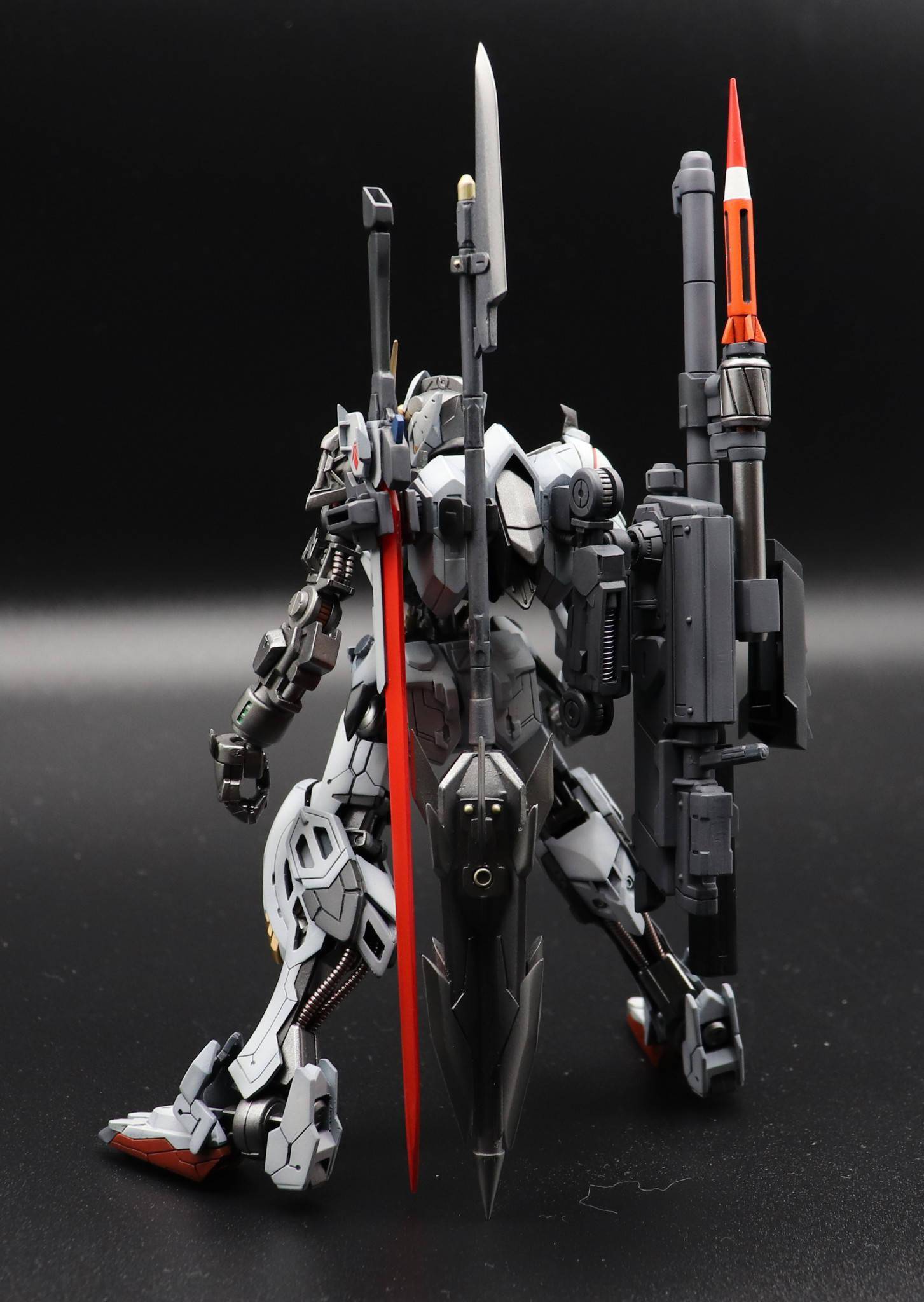 反钢钉巴巴托斯高达模型