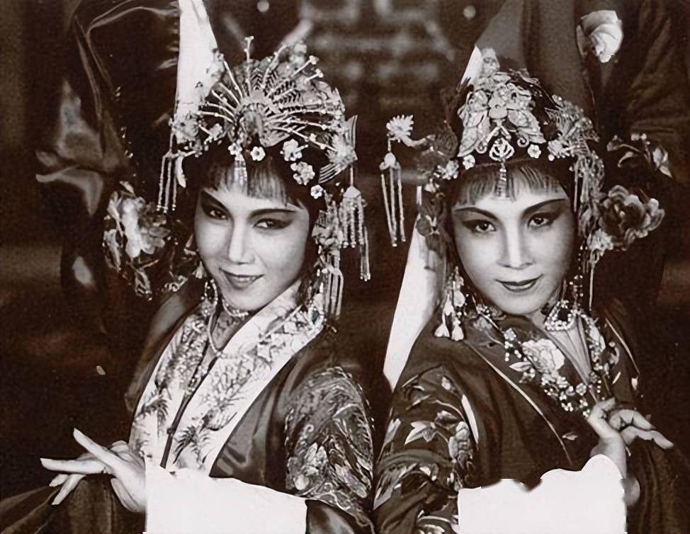 88岁的齐白石也追星初见就握住新凤霞的手不松开她生得好看