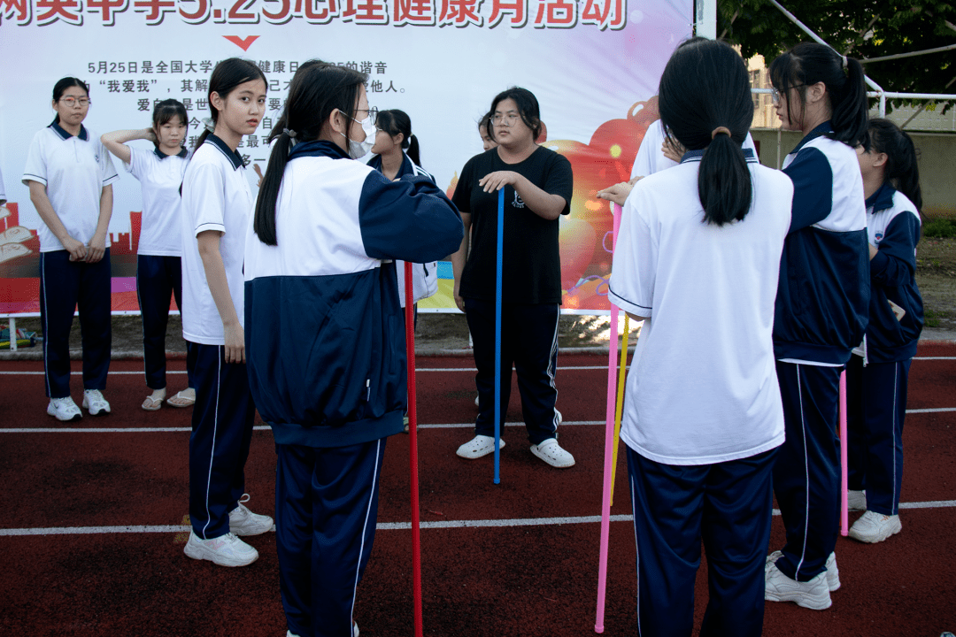 【基层动态】与心灵相约 与健康同行——两英中学举办心理健康月游园