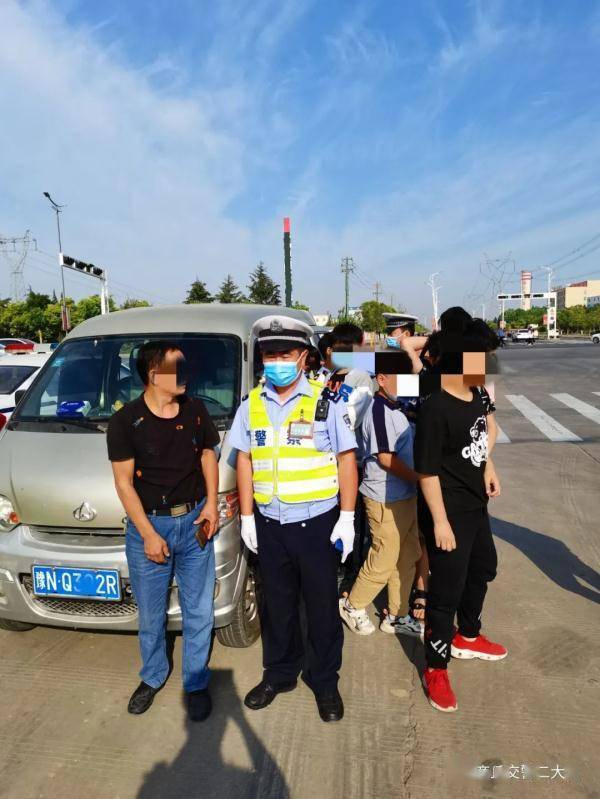 被交警抓到的图片图片