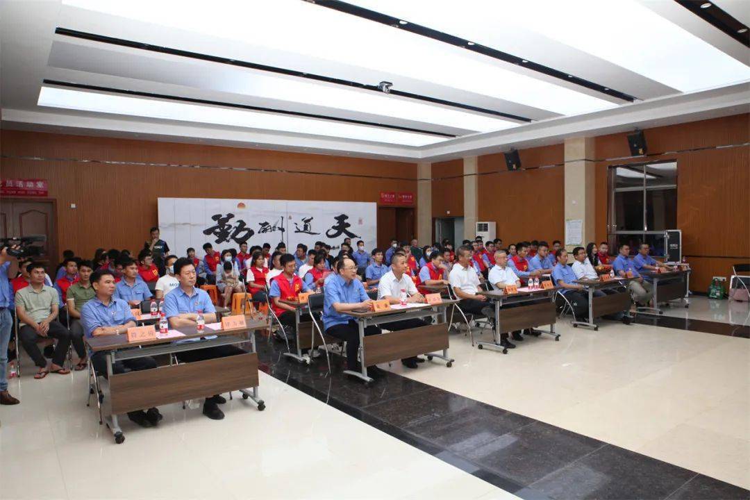 海南矿业党委书记,董事长刘明东,党委副书记,总裁郭风芳,党委副书记