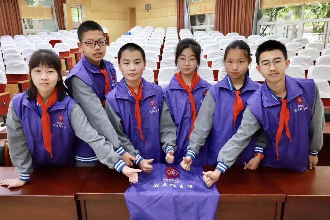 学生当起了班主任一句爱的宣言让校园充满温暖