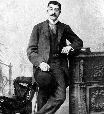 希腊诗人康斯坦丁·卡瓦菲斯,生于埃及亚历山大,少年时代曾在英国生活