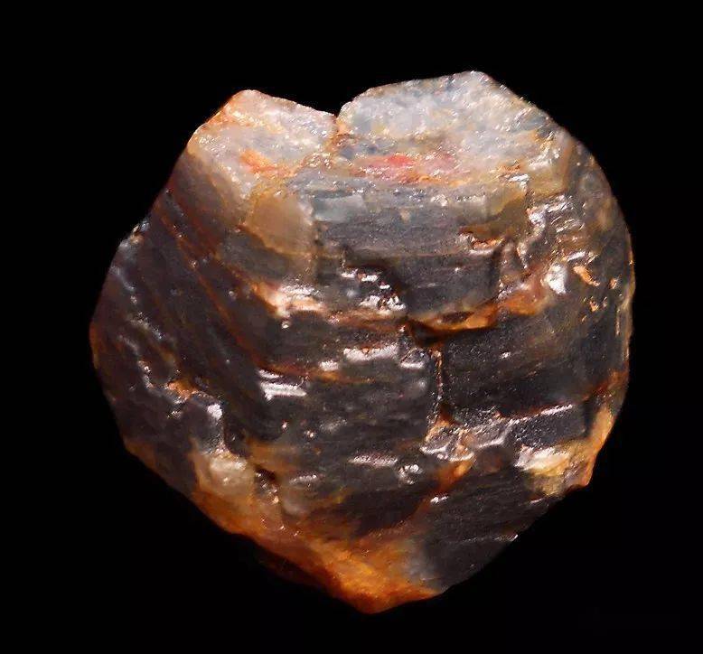 ���ױ��ǣ�������ĸ�̺�͸�˱�ʯ�����������