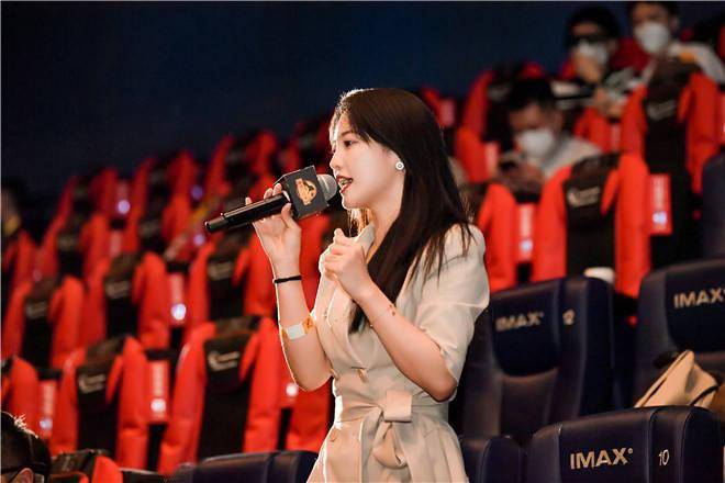 成都外商协会会长袁昕在映后发言时表示《侏罗纪世界3》首映礼能在