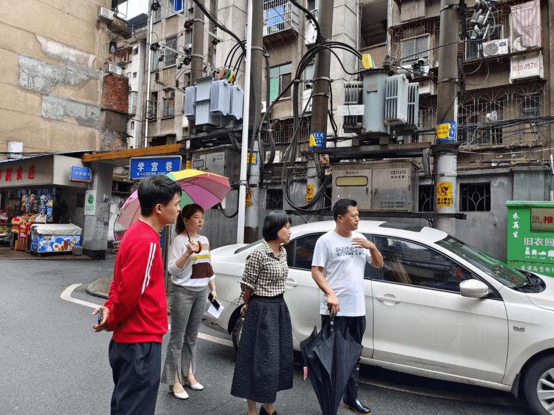 青山街道严格落实属地责任确保居民安全度汛