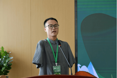 何子龙:中国肢残人协会口足书画委员会委员,他坚定人生信仰,搭建全国