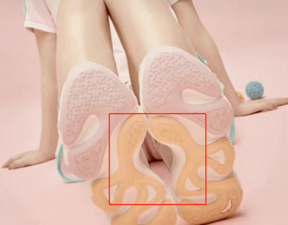 安踏女鞋海报被指有擦边色情嫌疑网友图片意思不言而喻你咋看